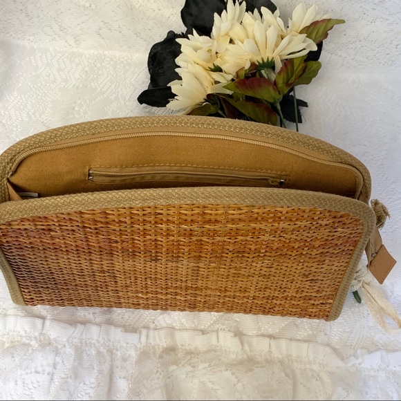 70s Boho Vintage Woven Wicker Straw Clutch - Picture 2 of 8